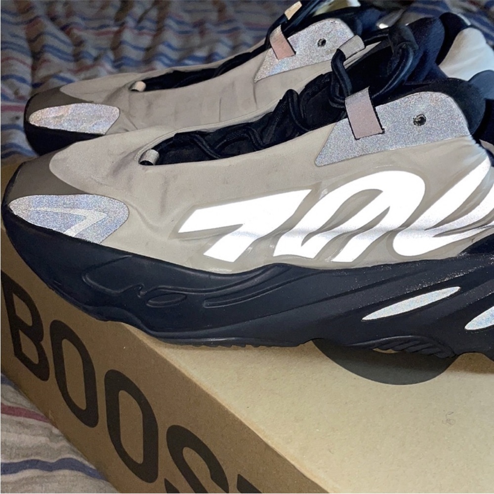 Adidas Yeezy Boost 700 MNVN SIZE 11